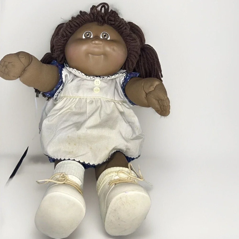VTG 82 Coleco Cabbage Patch Kids Doll Brown Yarn Hair Dark Complexion 45 Outfit‎